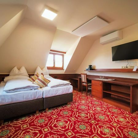 Restaurace a hotel Fortna Chrudim Habitación foto