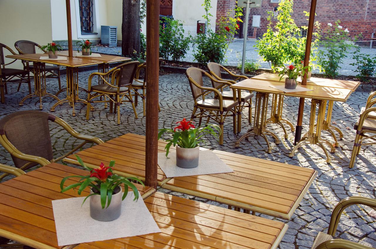 Restaurace a hotel Fortna Chrudim Exterior foto