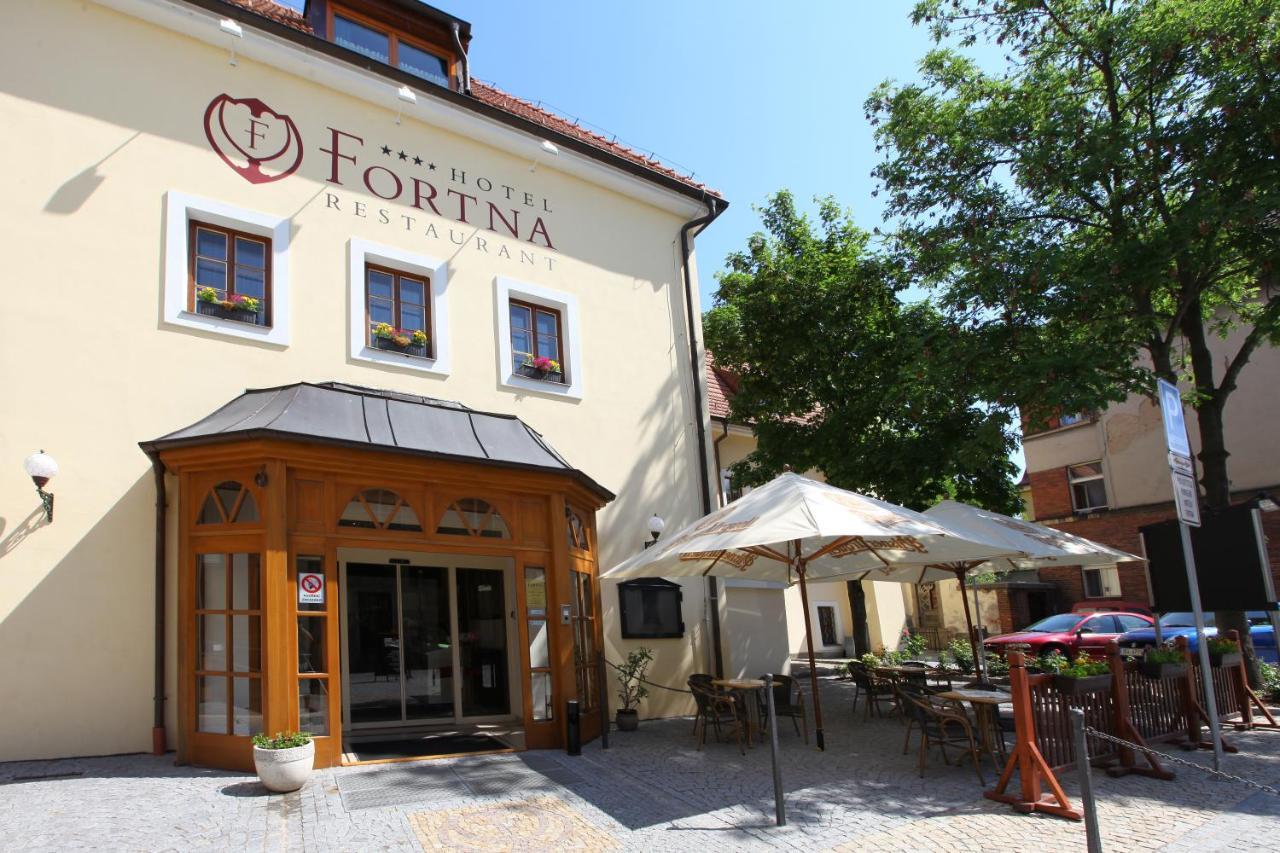 Restaurace a hotel Fortna Chrudim Exterior foto