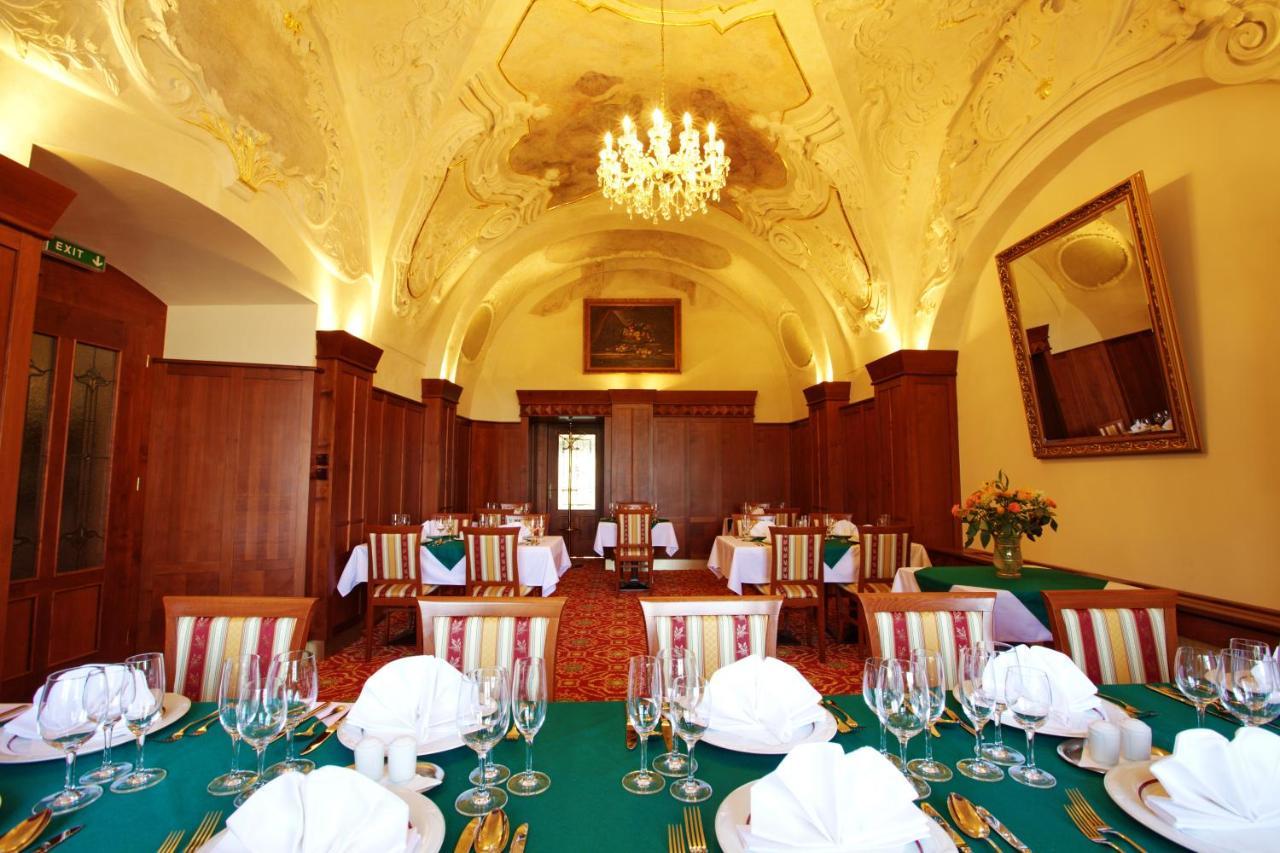 Restaurace a hotel Fortna Chrudim Exterior foto