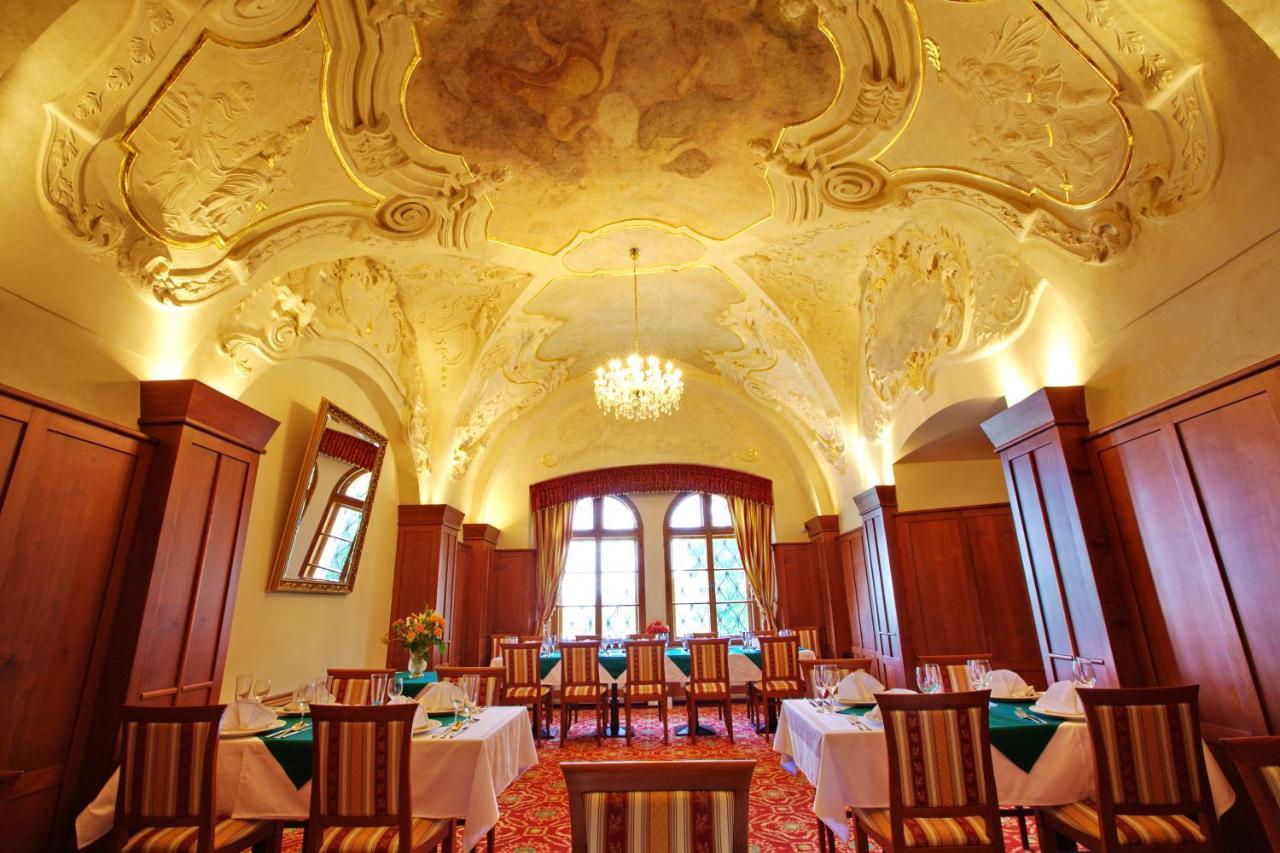 Restaurace a hotel Fortna Chrudim Exterior foto