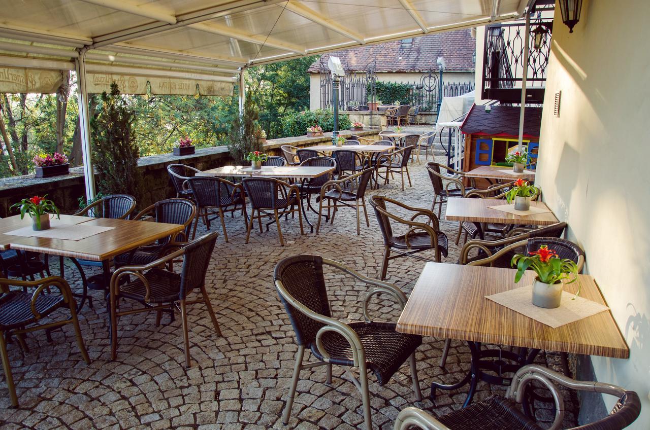 Restaurace a hotel Fortna Chrudim Exterior foto