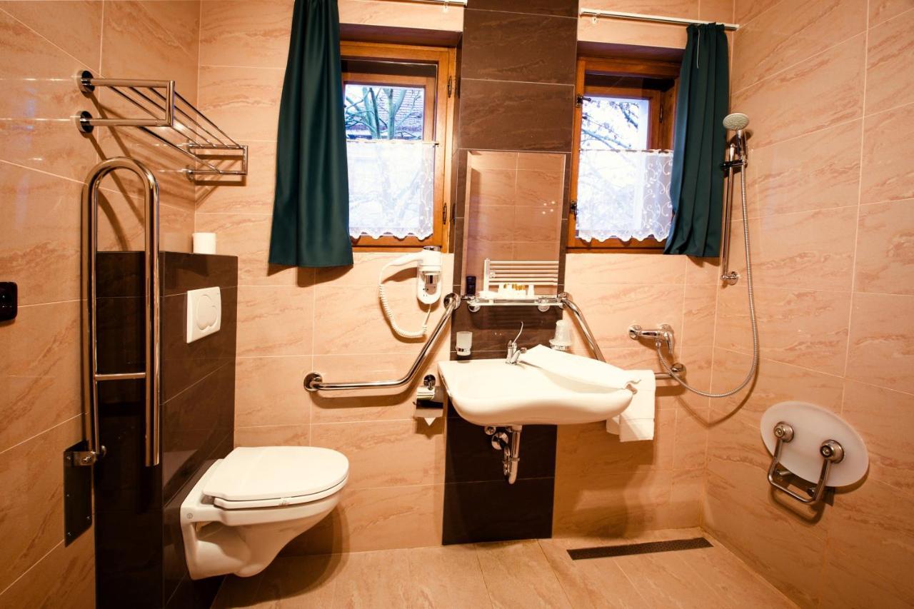 Restaurace a hotel Fortna Chrudim Habitación foto